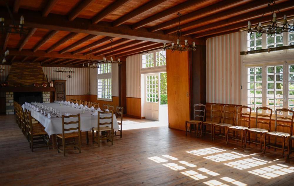 Logis Hotel Restaurant De La Poste Le Mele-sur-Sarthe Екстер'єр фото