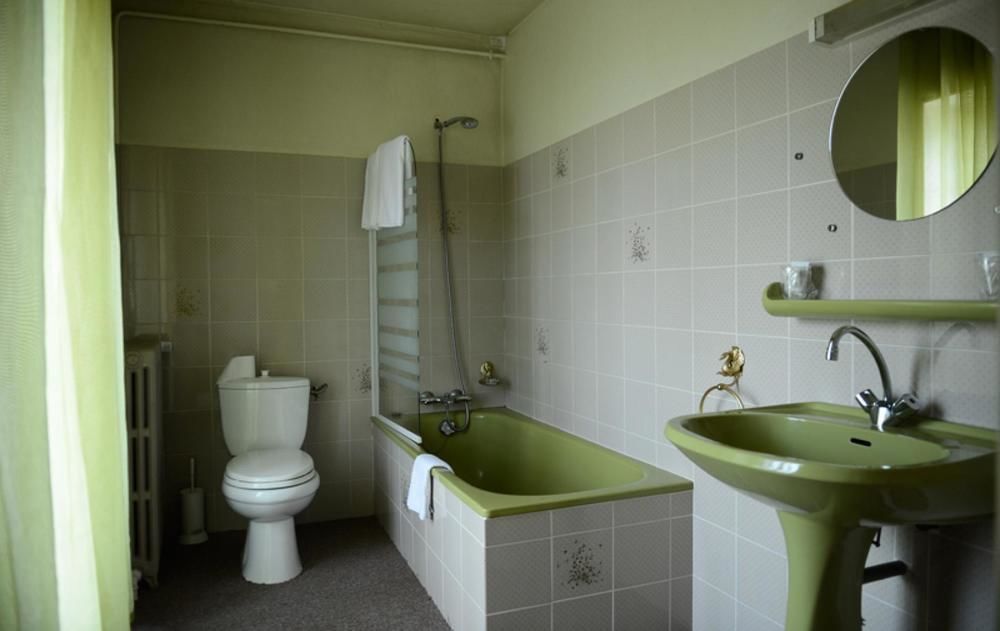 Logis Hotel Restaurant De La Poste Le Mele-sur-Sarthe Екстер'єр фото