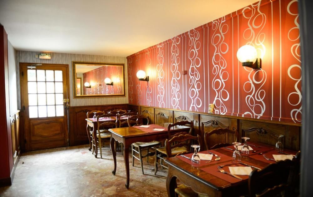 Logis Hotel Restaurant De La Poste Le Mele-sur-Sarthe Екстер'єр фото