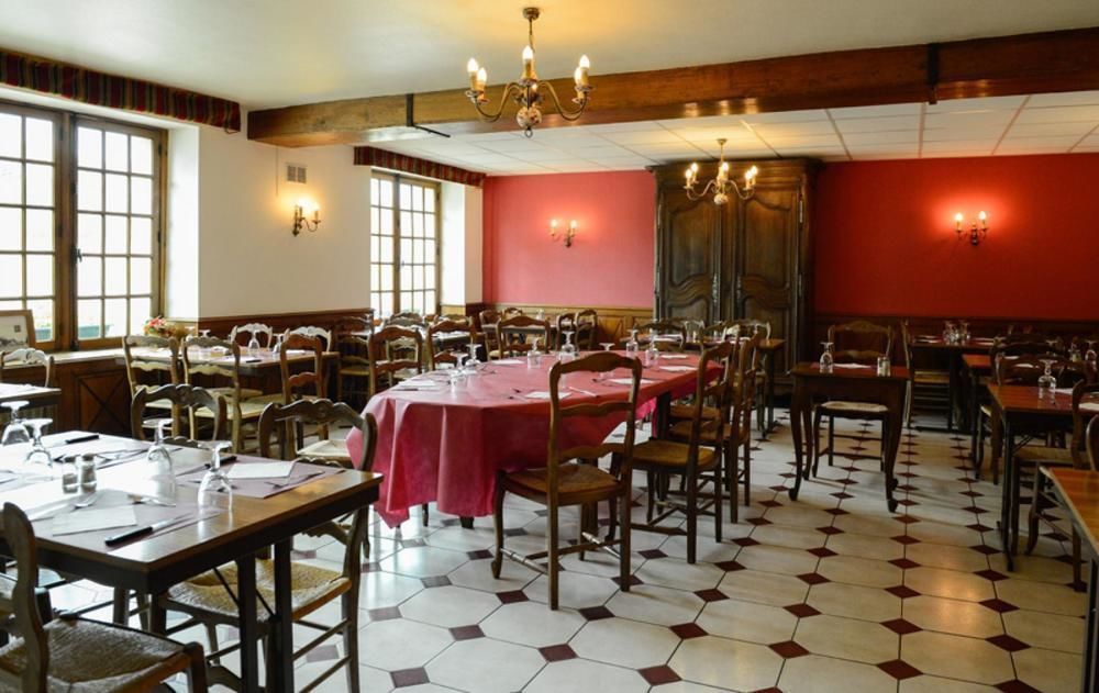 Logis Hotel Restaurant De La Poste Le Mele-sur-Sarthe Екстер'єр фото