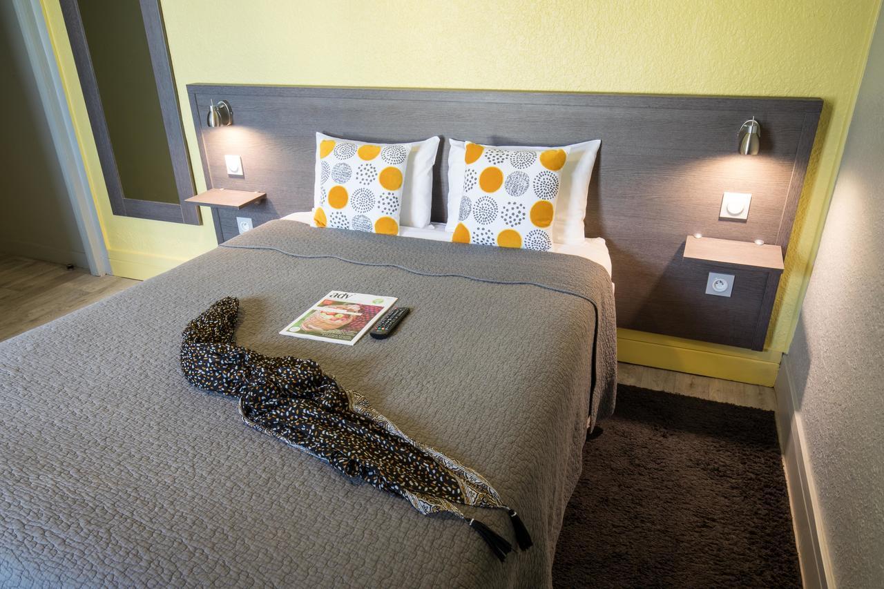 Logis Hotel Restaurant De La Poste Le Mele-sur-Sarthe Екстер'єр фото