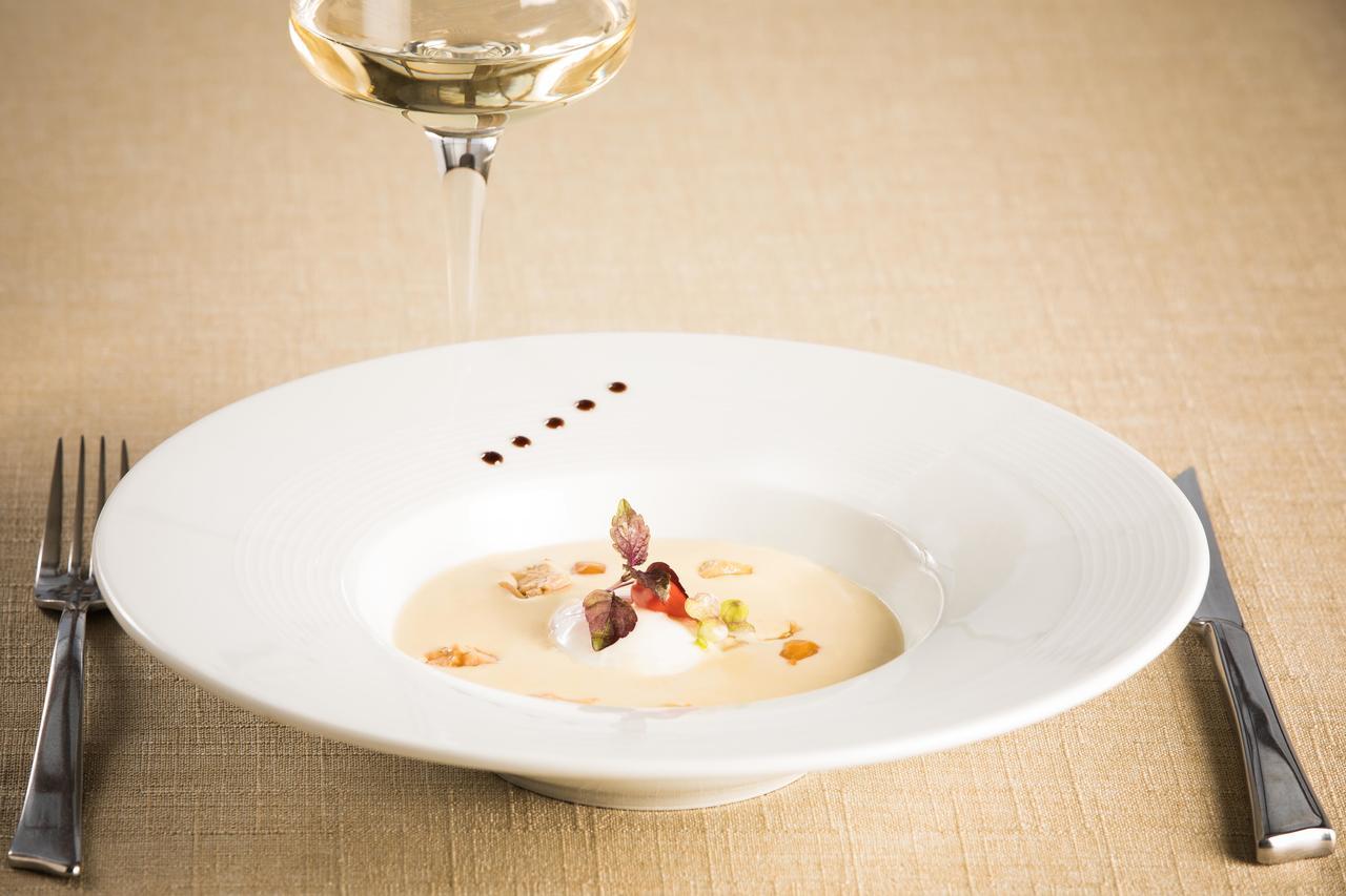 Logis Hotel Restaurant De La Poste Le Mele-sur-Sarthe Екстер'єр фото