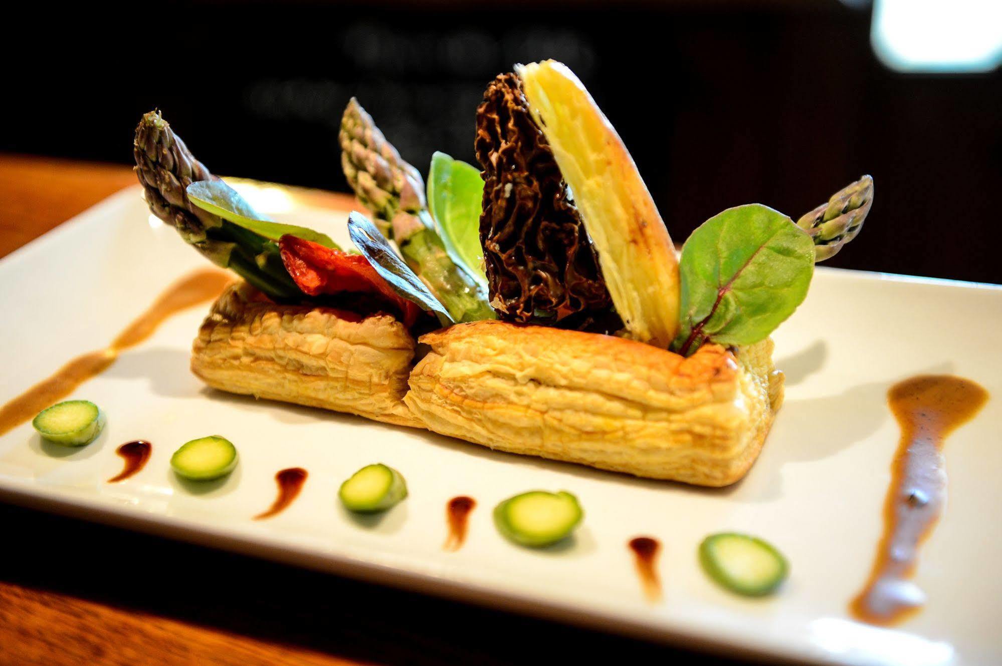 Logis Hotel Restaurant De La Poste Le Mele-sur-Sarthe Екстер'єр фото