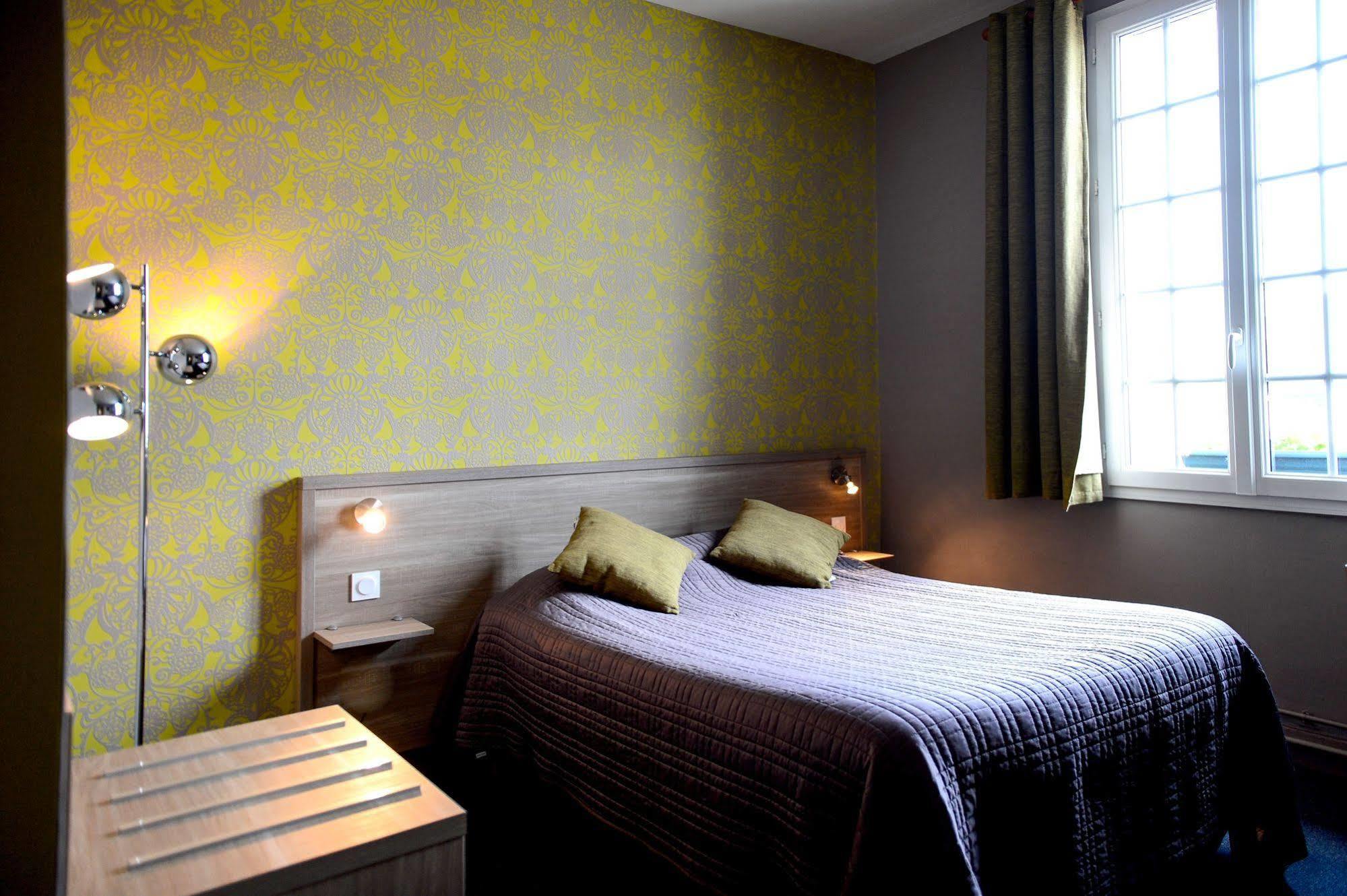 Logis Hotel Restaurant De La Poste Le Mele-sur-Sarthe Екстер'єр фото