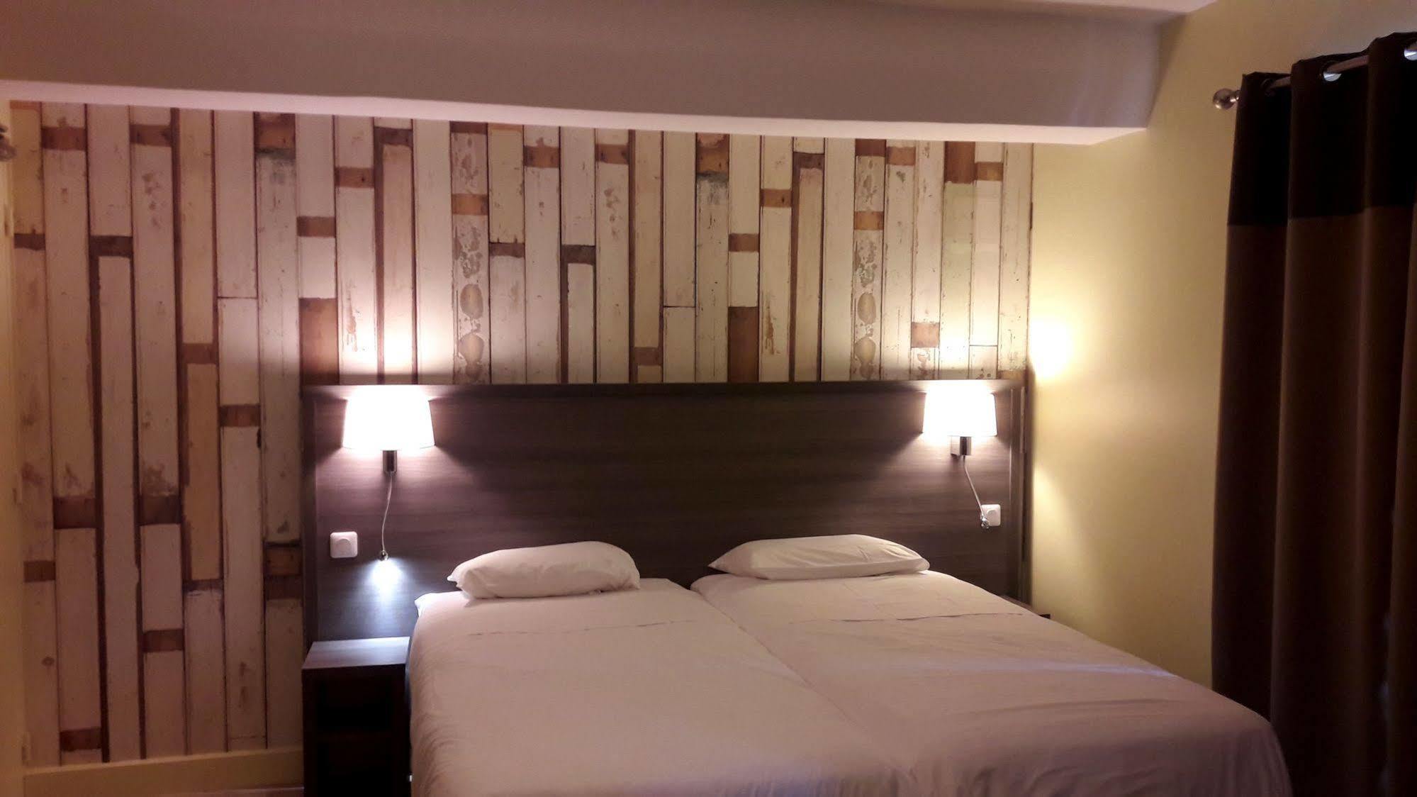 Logis Hotel Restaurant De La Poste Le Mele-sur-Sarthe Екстер'єр фото