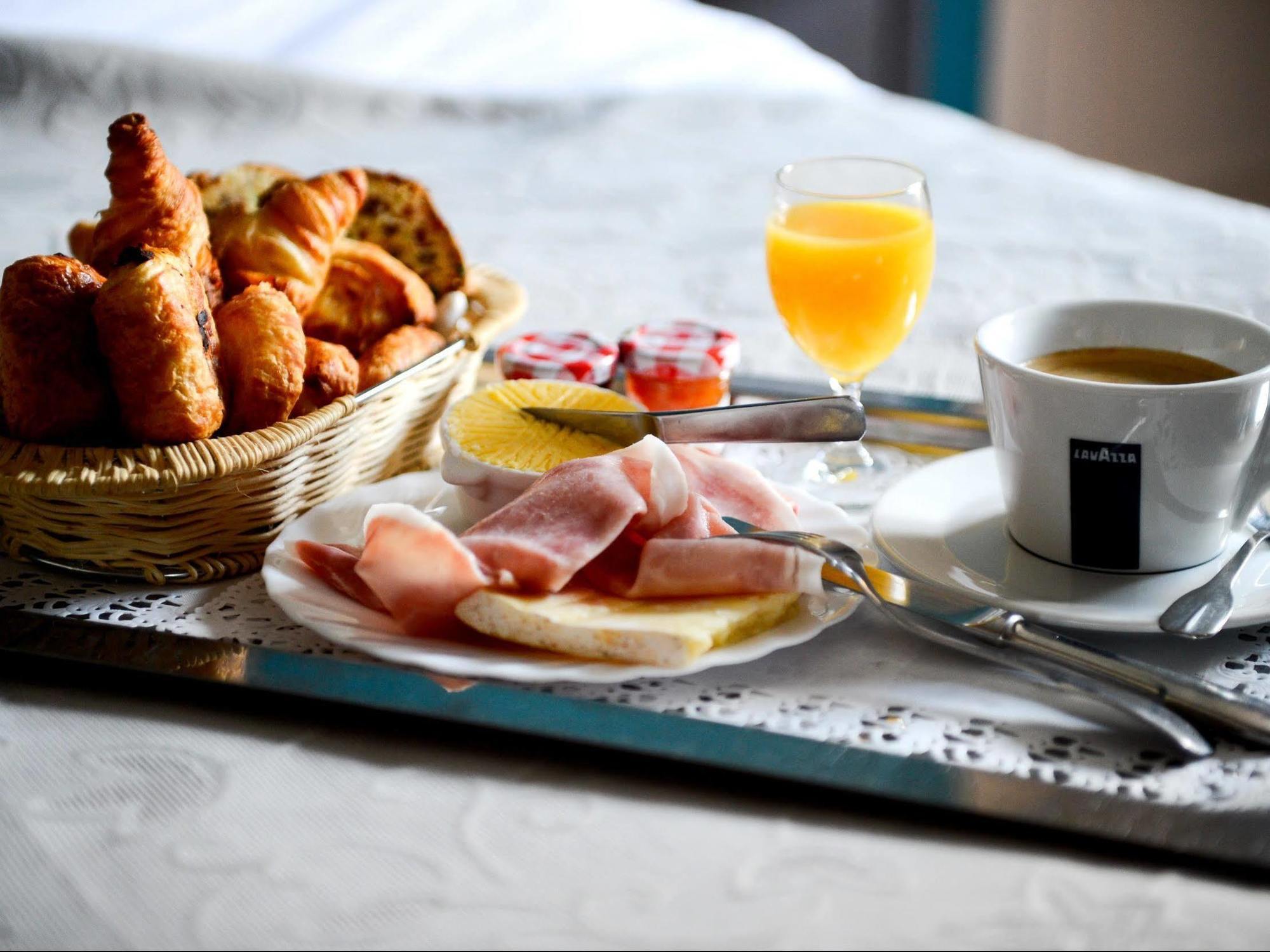 Logis Hotel Restaurant De La Poste Le Mele-sur-Sarthe Екстер'єр фото