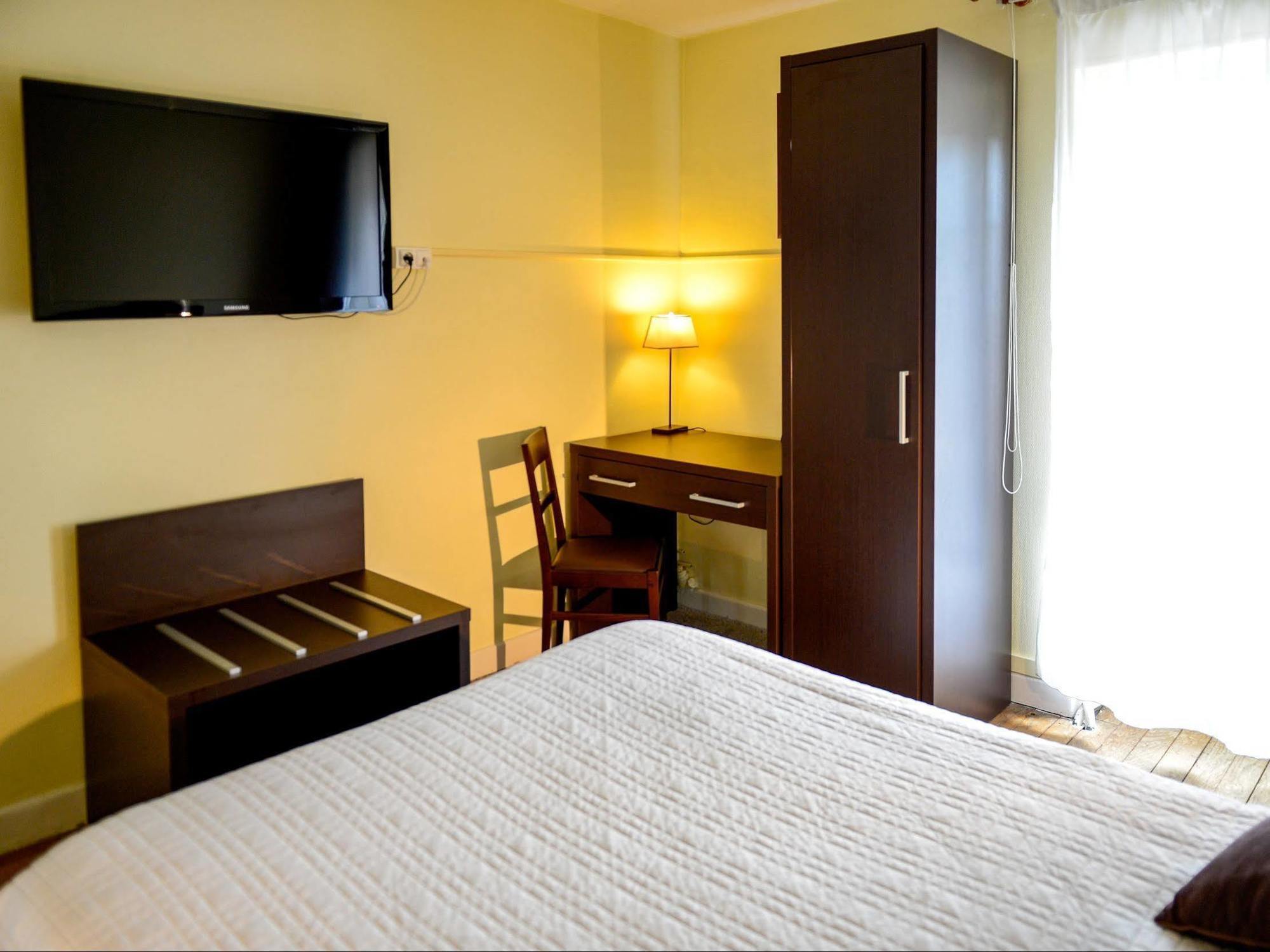 Logis Hotel Restaurant De La Poste Le Mele-sur-Sarthe Екстер'єр фото
