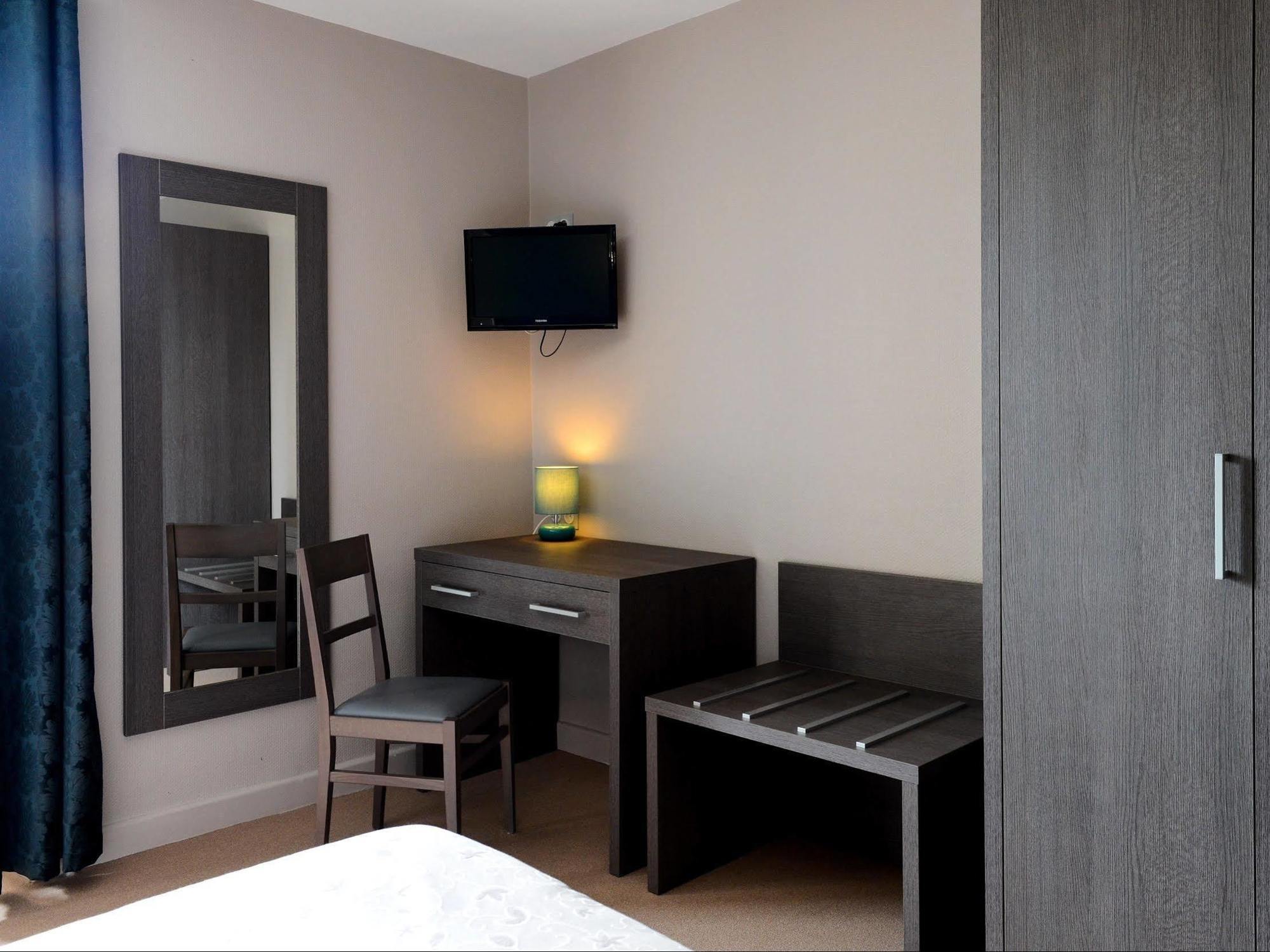 Logis Hotel Restaurant De La Poste Le Mele-sur-Sarthe Екстер'єр фото