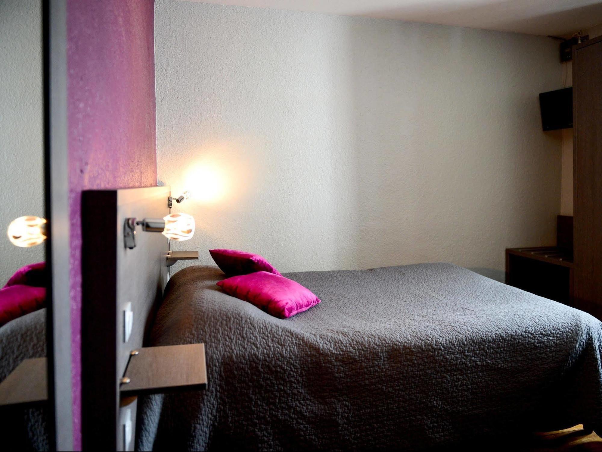 Logis Hotel Restaurant De La Poste Le Mele-sur-Sarthe Екстер'єр фото