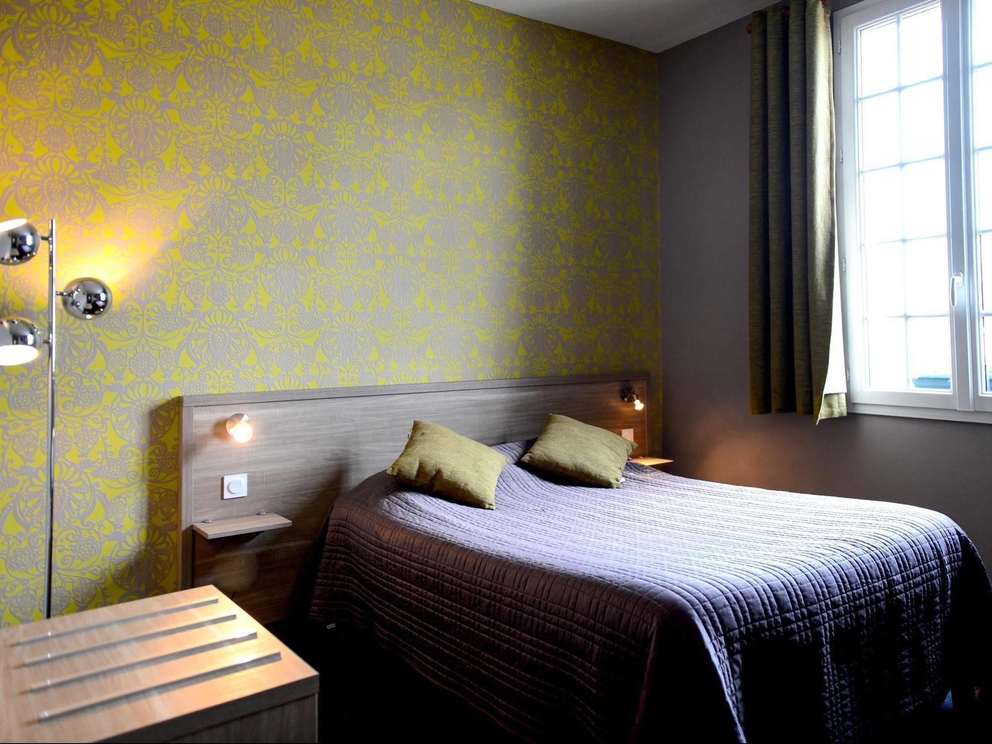 Logis Hotel Restaurant De La Poste Le Mele-sur-Sarthe Екстер'єр фото